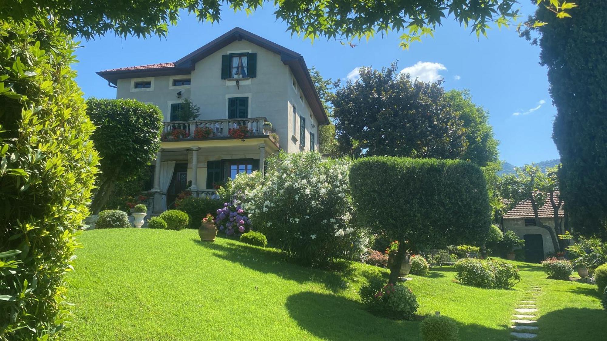 Bed and Breakfast Il Motto Di Tommy Castelveccana Екстер'єр фото