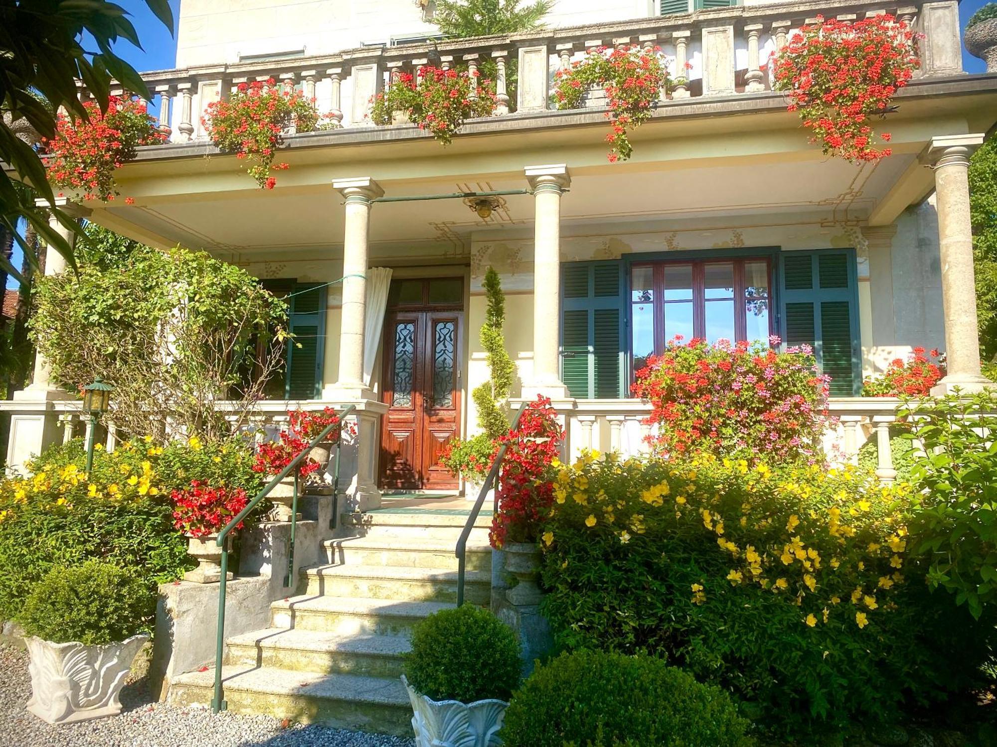 Bed and Breakfast Il Motto Di Tommy Castelveccana Екстер'єр фото