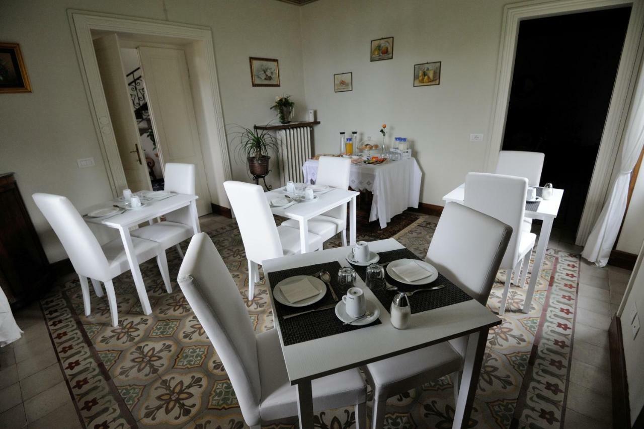 Bed and Breakfast Il Motto Di Tommy Castelveccana Екстер'єр фото
