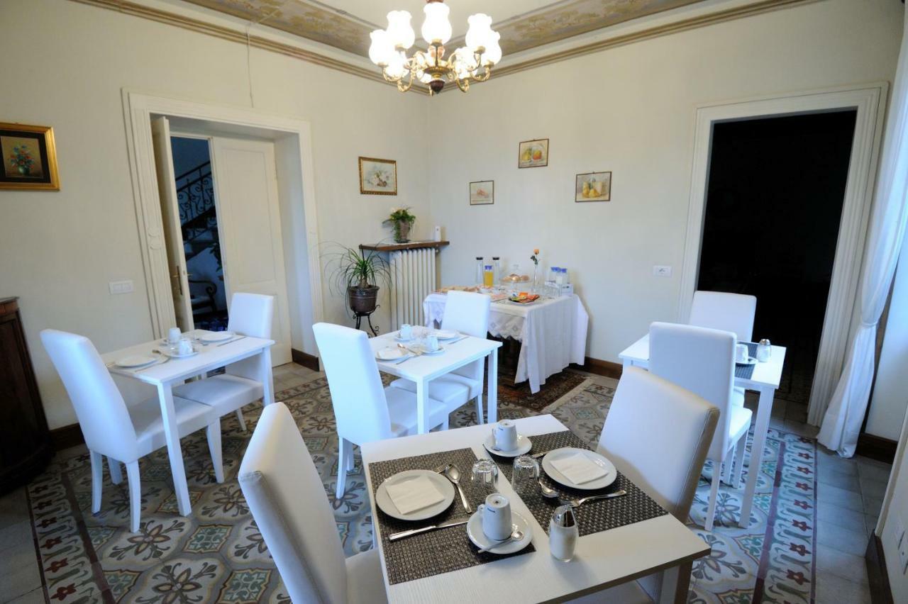 Bed and Breakfast Il Motto Di Tommy Castelveccana Екстер'єр фото