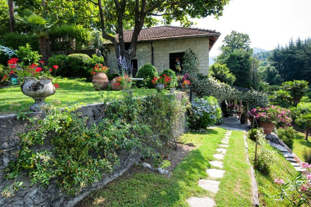 Bed and Breakfast Il Motto Di Tommy Castelveccana Екстер'єр фото