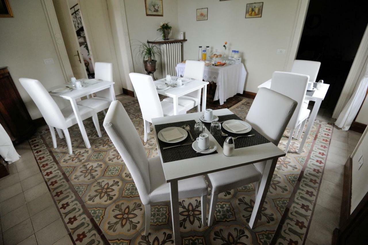 Bed and Breakfast Il Motto Di Tommy Castelveccana Екстер'єр фото